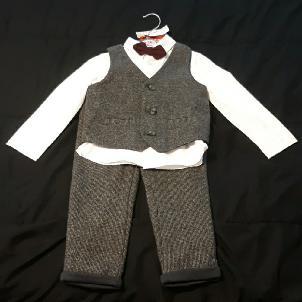 #653 NWT tuxido with bow. Long sleeve. Size:12-18mo